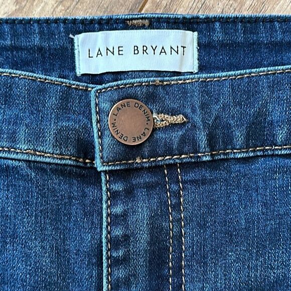 Lane Bryant Flex Magic Waistband Signature fit Mid Rise Boyfriend Midi Short 18 - Picture 3 of 9